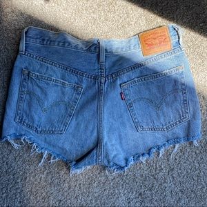Levi’s Women’s 501 Shorts- Size 28